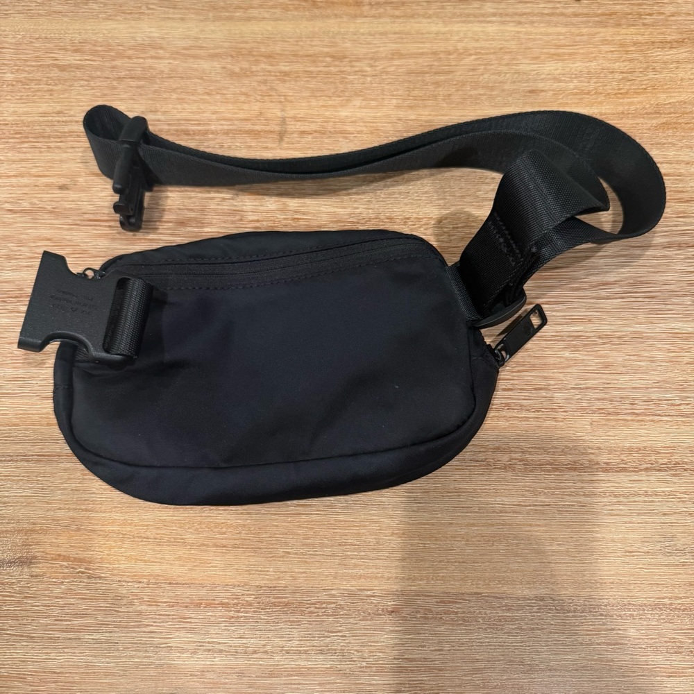 Lululemon Everywhere Belt Bag 1L - Picture 5 of 7